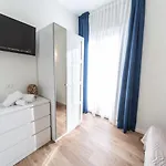 Kiss Hotel