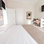 Kiss Hotel 2*